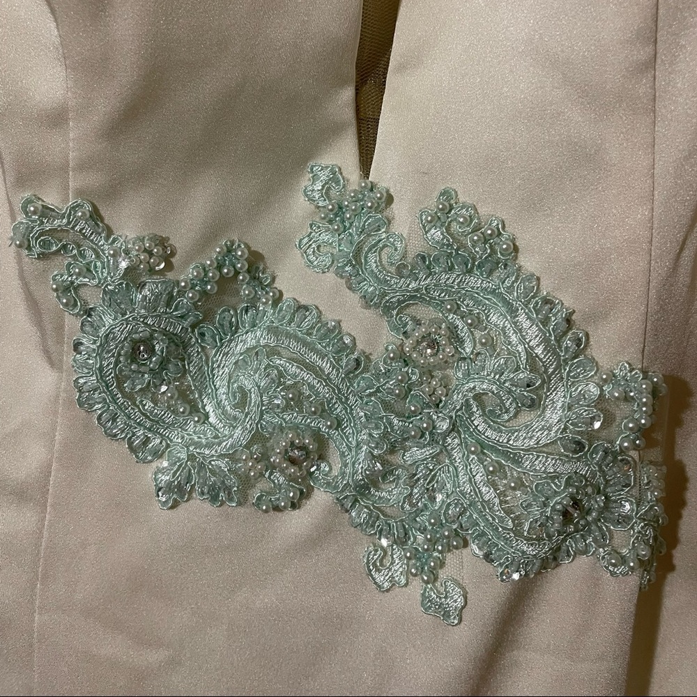 Ivory gown - Picture 3 of 6
